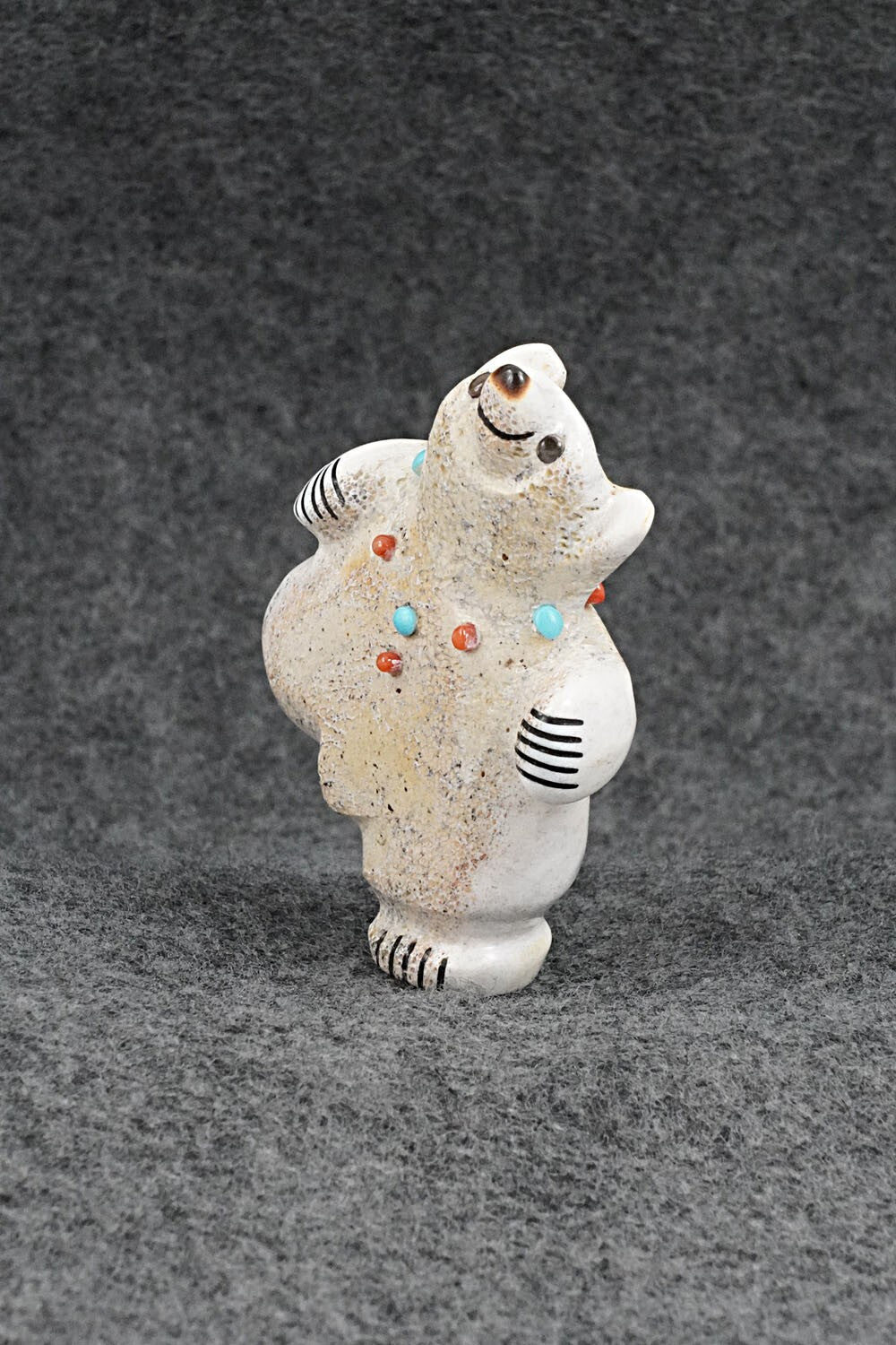 Bear Zuni Fetish Carving - Claudia Peina