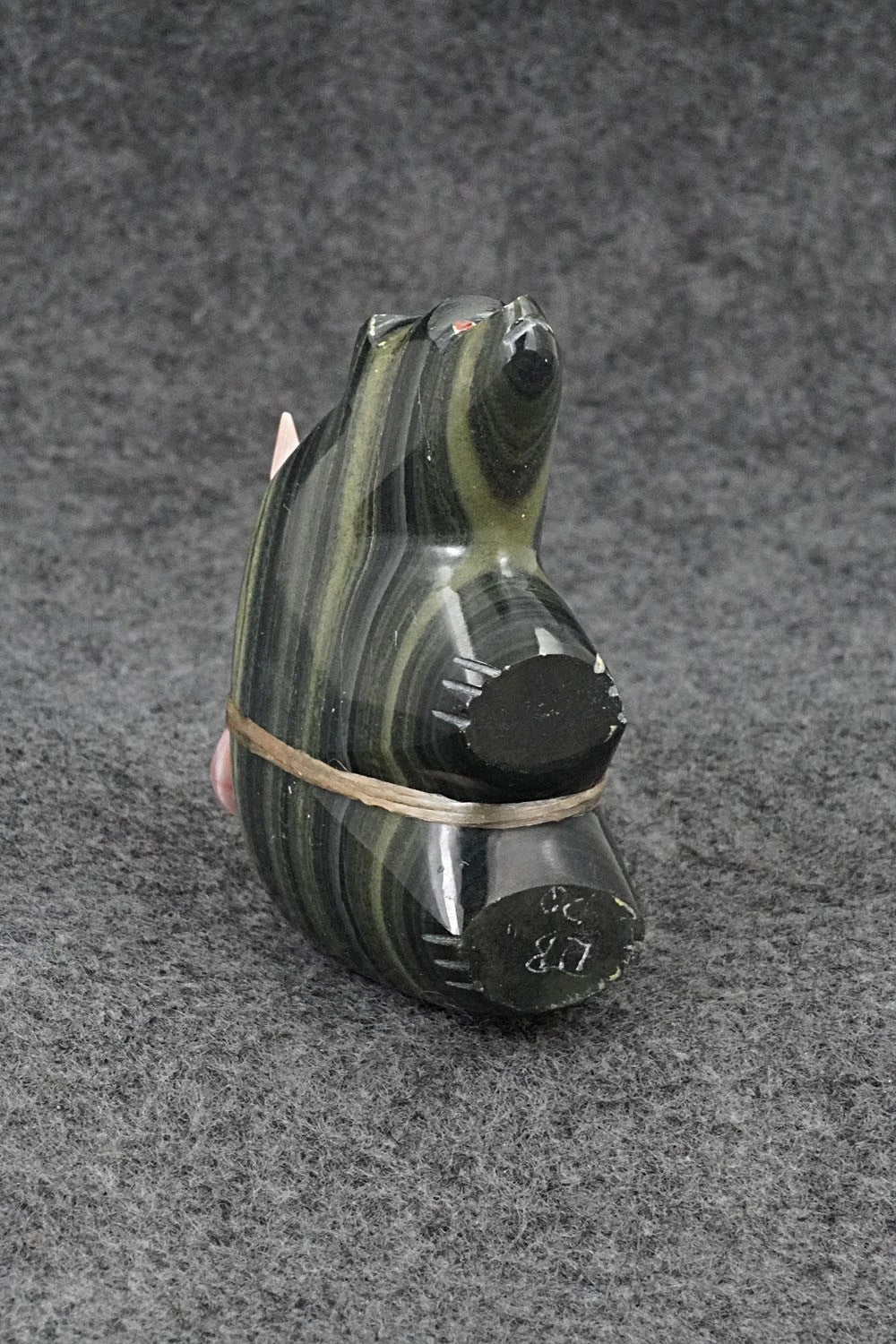 Bear Zuni Fetish Carving - Daphne Quam
