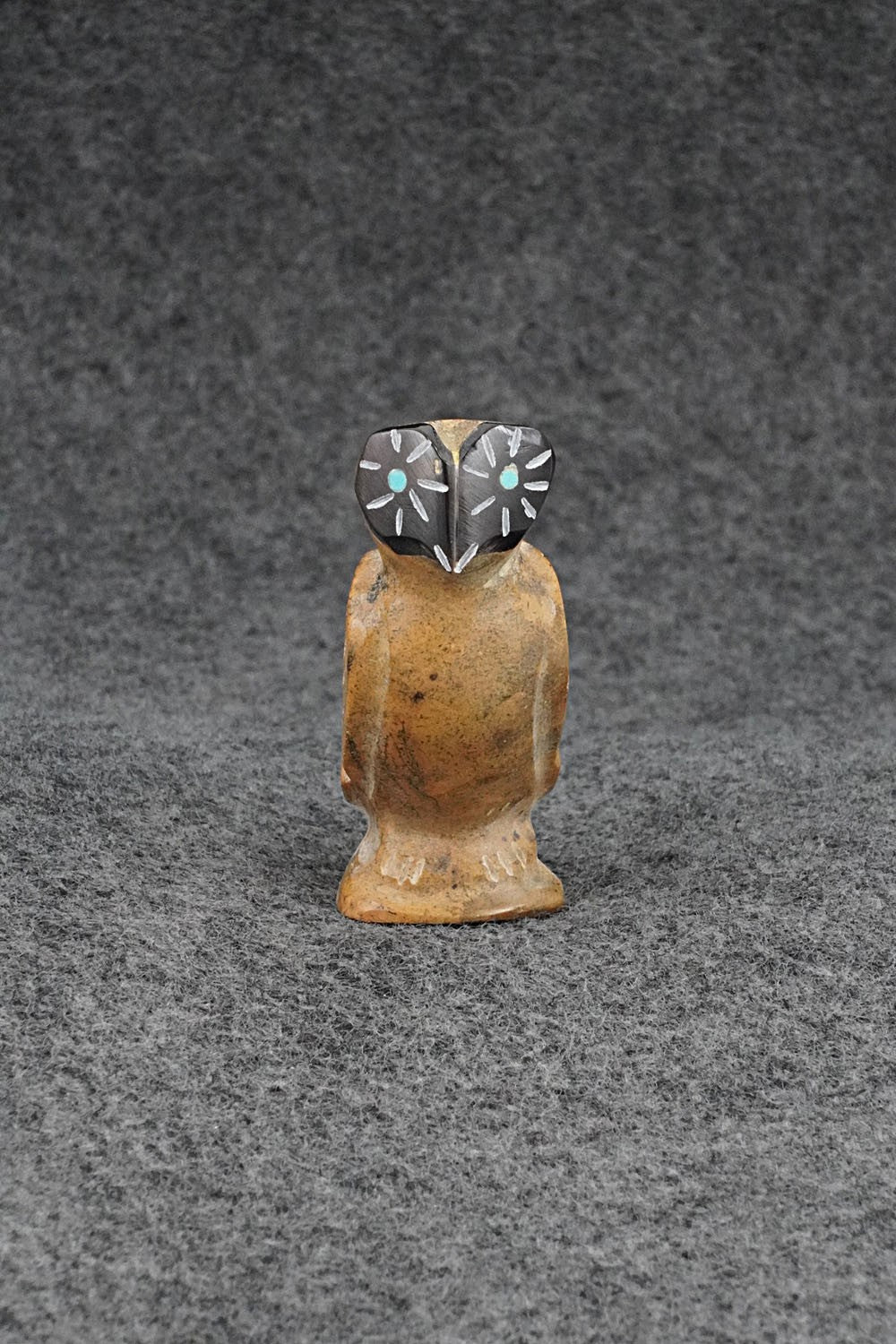 Owl Zuni Fetish Carving - Enrike Leekya