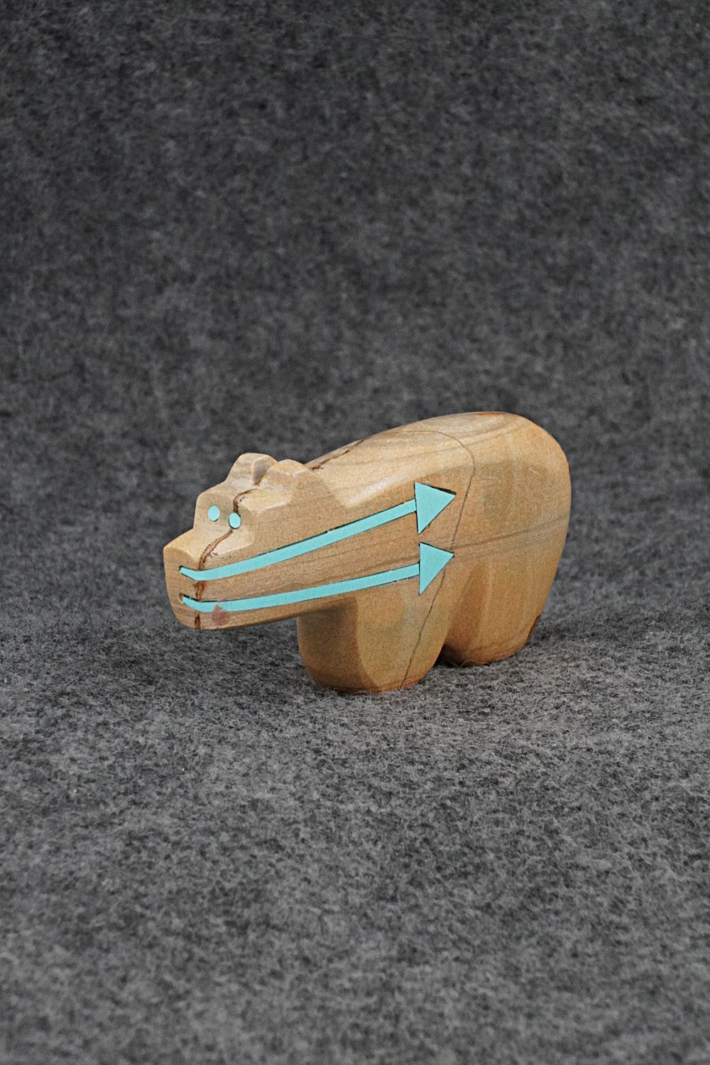Bear Zuni Fetish Carving - Bernard Laiwakete
