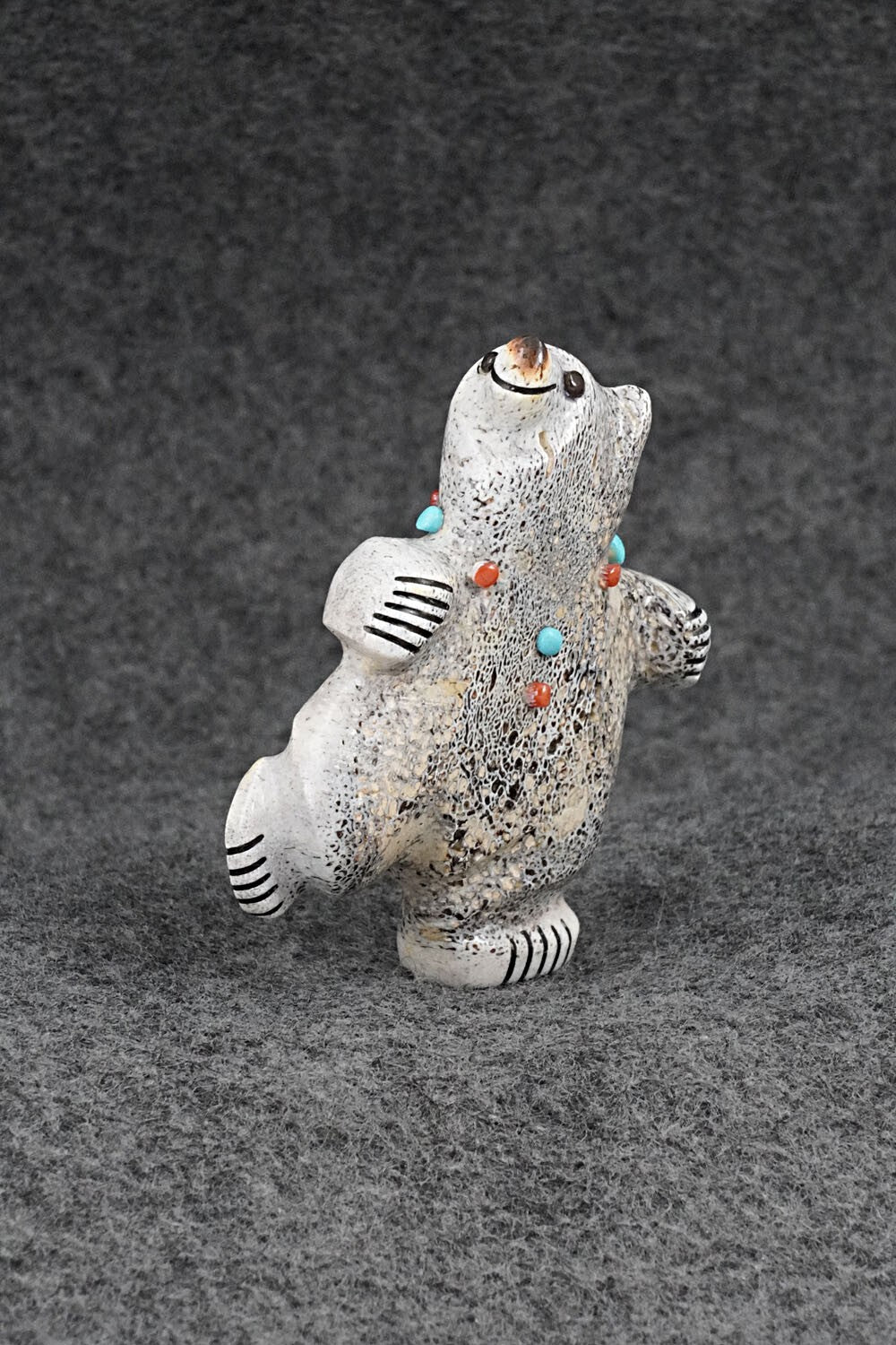 Bear Zuni Fetish Carving - Claudia Peina