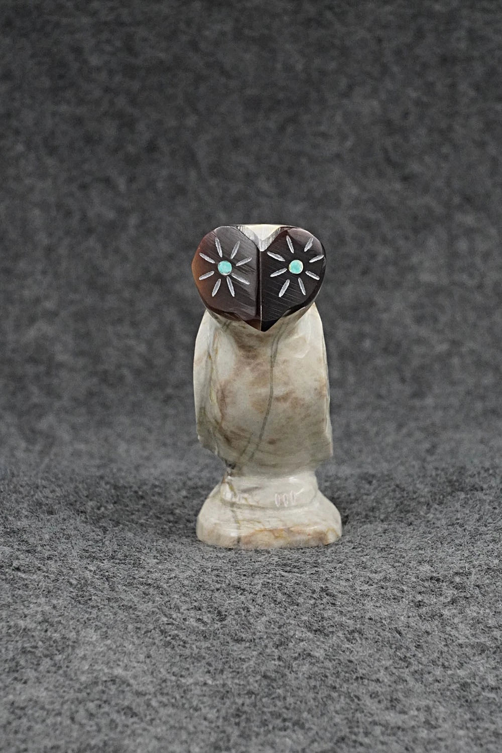 Owl Zuni Fetish Carving - Enrike Leekya