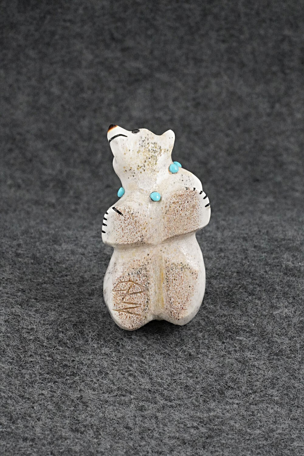 Bear Zuni Fetish Carving - Claudia Peina