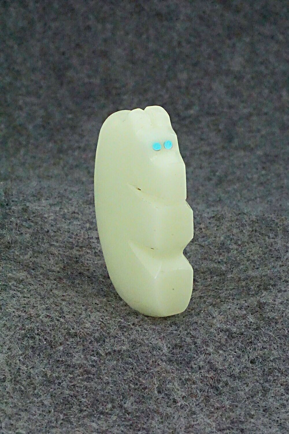 Bear Zuni Fetish Carving - Bernard Laiwakete
