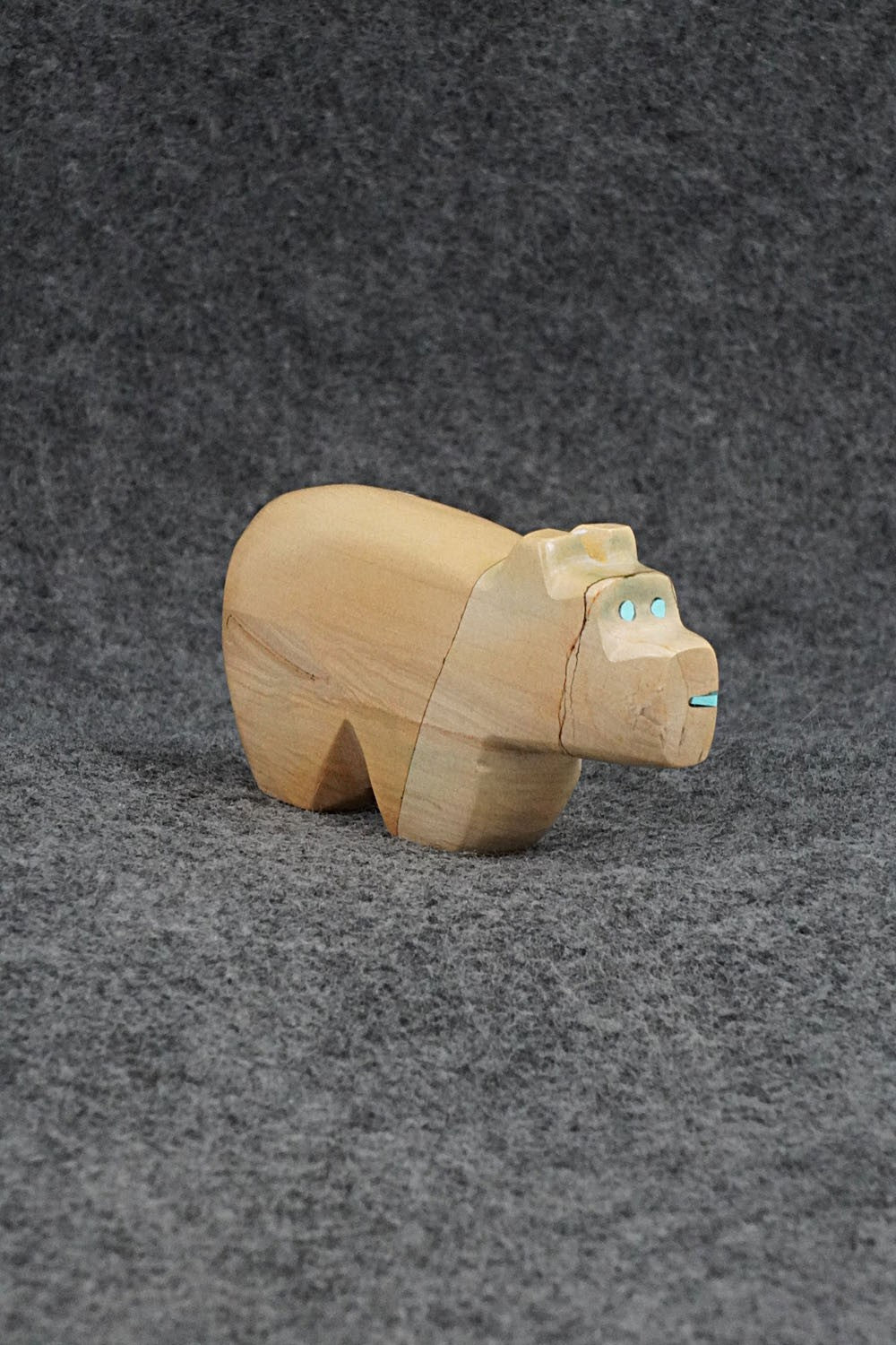Bear Zuni Fetish Carving - Bernard Laiwakete