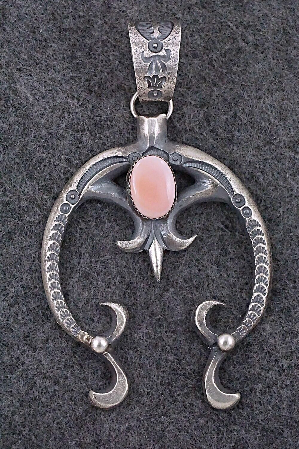 Pink Conch Shell & Sterling Silver Pendant - Eva & Linberg Billah