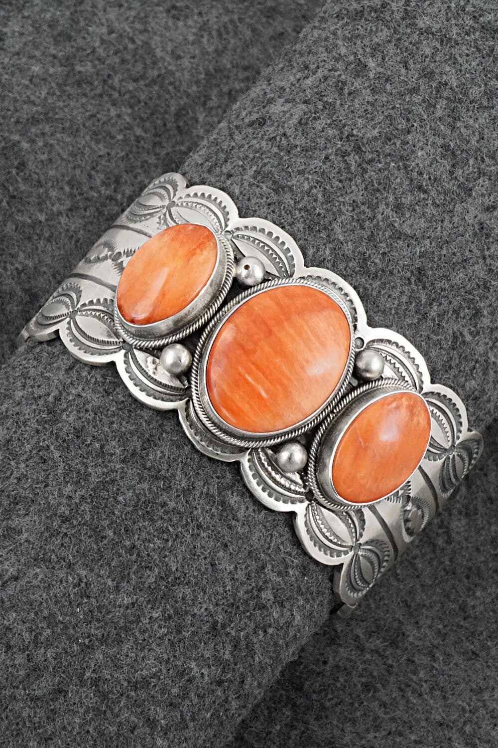 Spiny Oyster & Sterling Silver Bracelet - Mark Yazzie