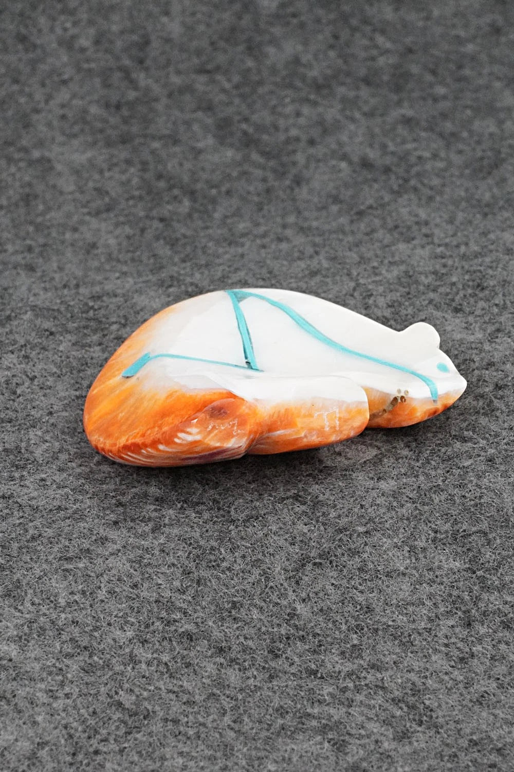 Bear Zuni Fetish Carving - Kenric Laiwakete