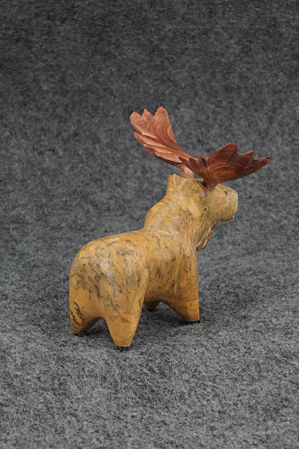 Moose Zuni Fetish Carving - Enrike Leekya