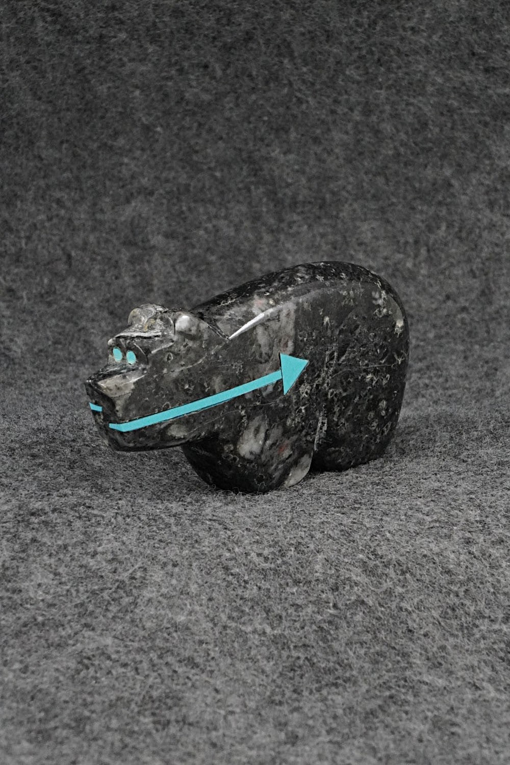 Bear Zuni Fetish Carving - Bernard Laiwakete