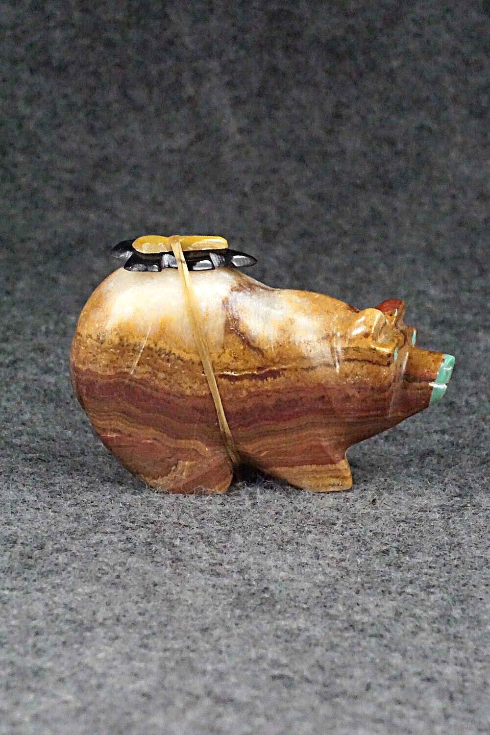 Bear Zuni Fetish Carving - Enrike Leekya