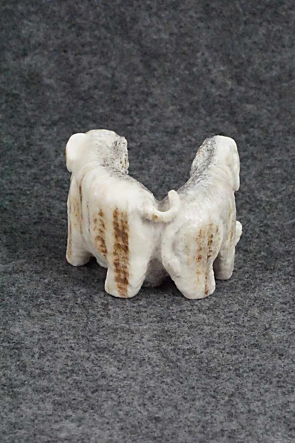 Elephants Zuni Fetish Carving - Maxx Laate