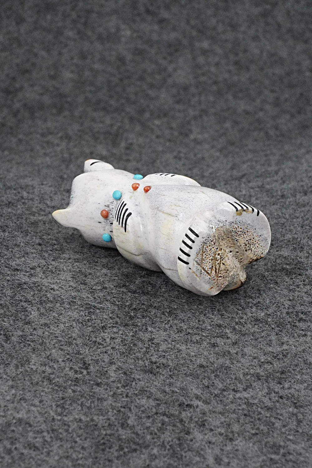 Bear Zuni Fetish Carving - Claudia Peina