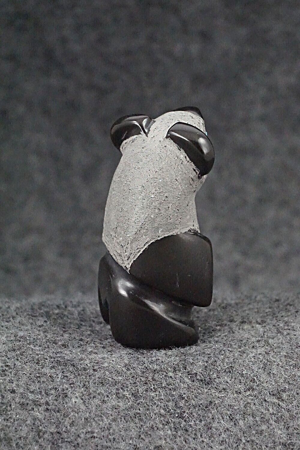 Bear Zuni Fetish Carving - Reynold Lunasee