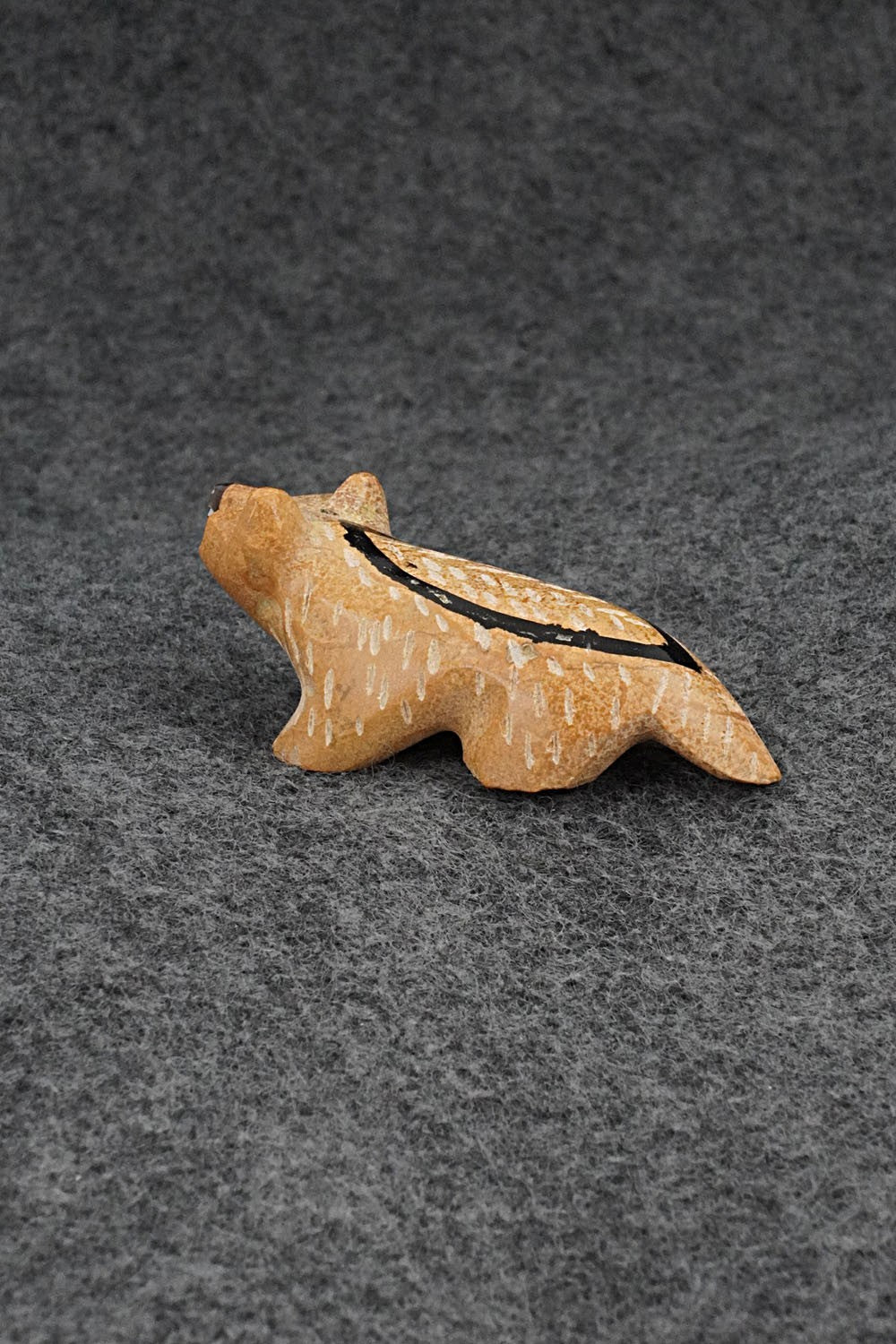 Badger Zuni Fetish Carving - Enrike Leekya
