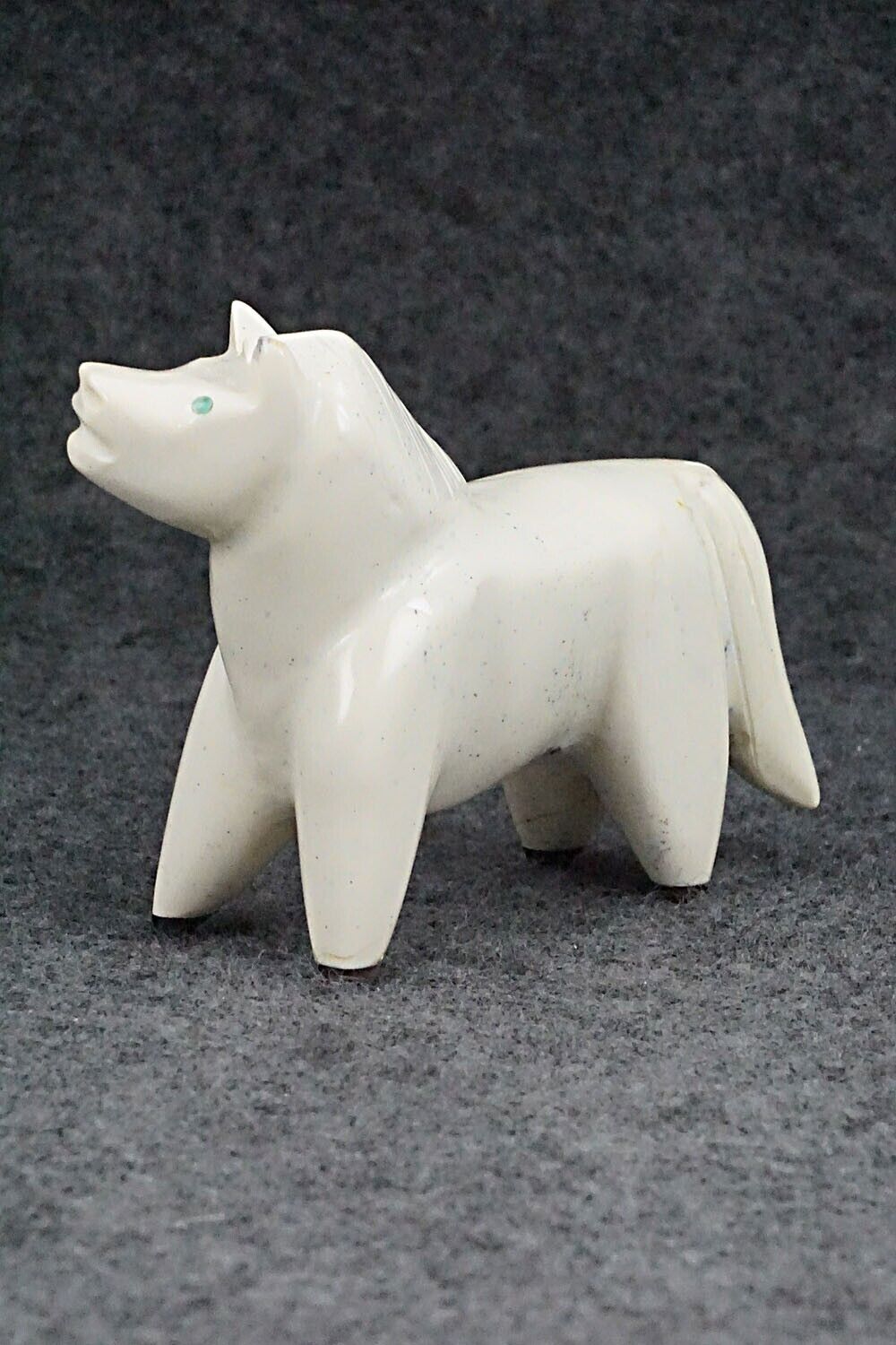 Horse Zuni Fetish Carving - Enrike Leekya