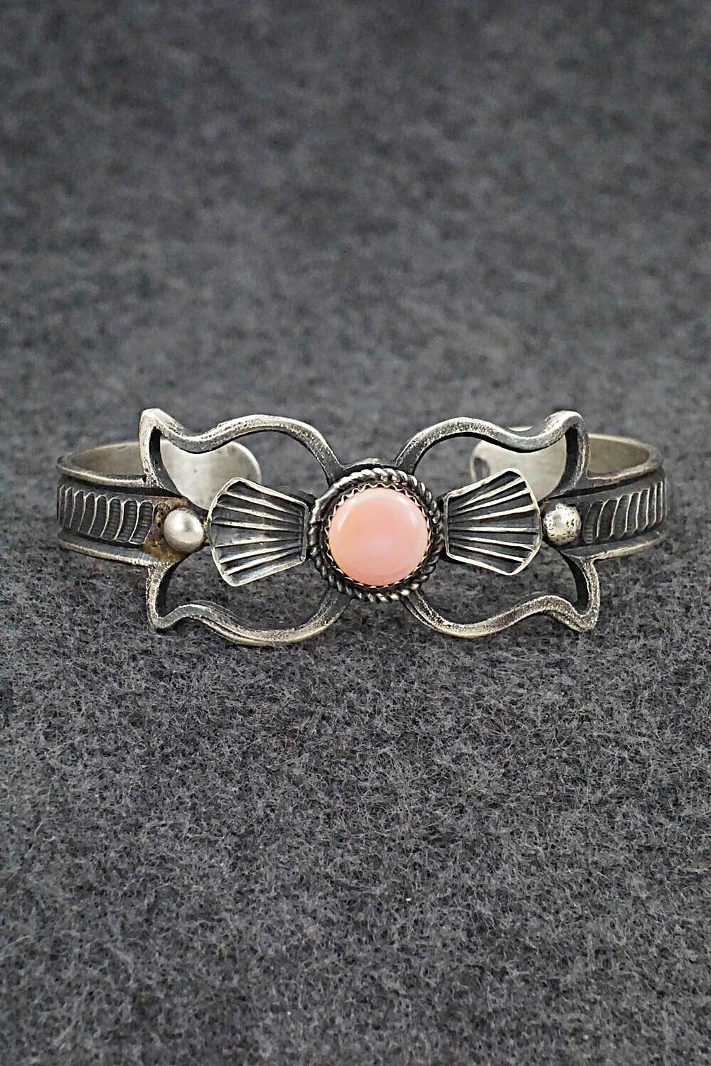 Pink Conch Shell & Sterling Silver Bracelet - Eva & Linberg Billah