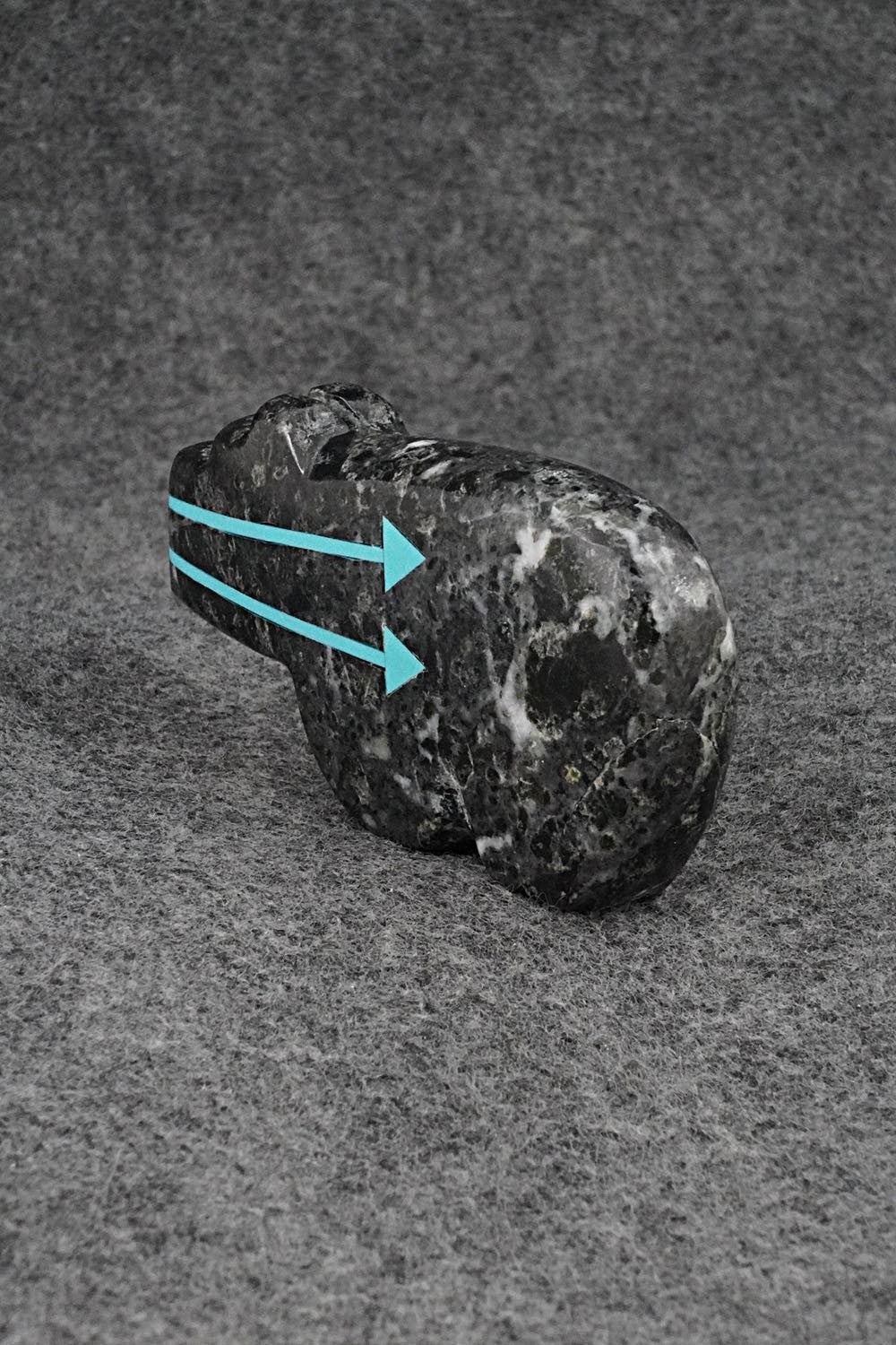 Bear Zuni Fetish Carving - Bernard Laiwakete