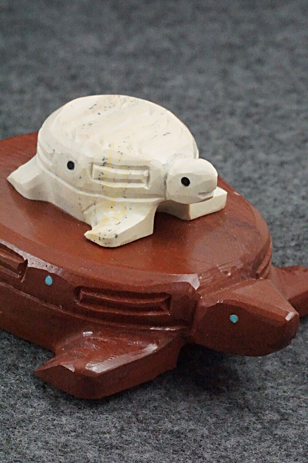 Turtles Zuni Fetish Carving - Jesus Espino