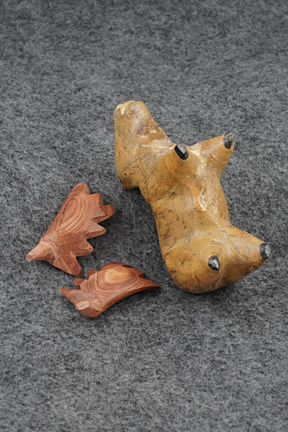 Moose Zuni Fetish Carving - Enrike Leekya