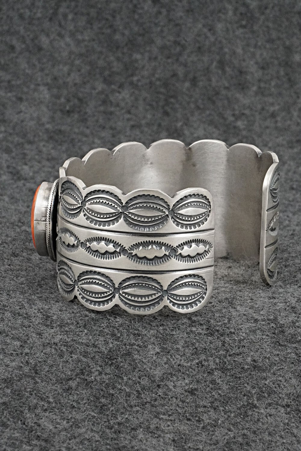 Spiny Oyster & Sterling Silver Bracelet - Mark Yazzie