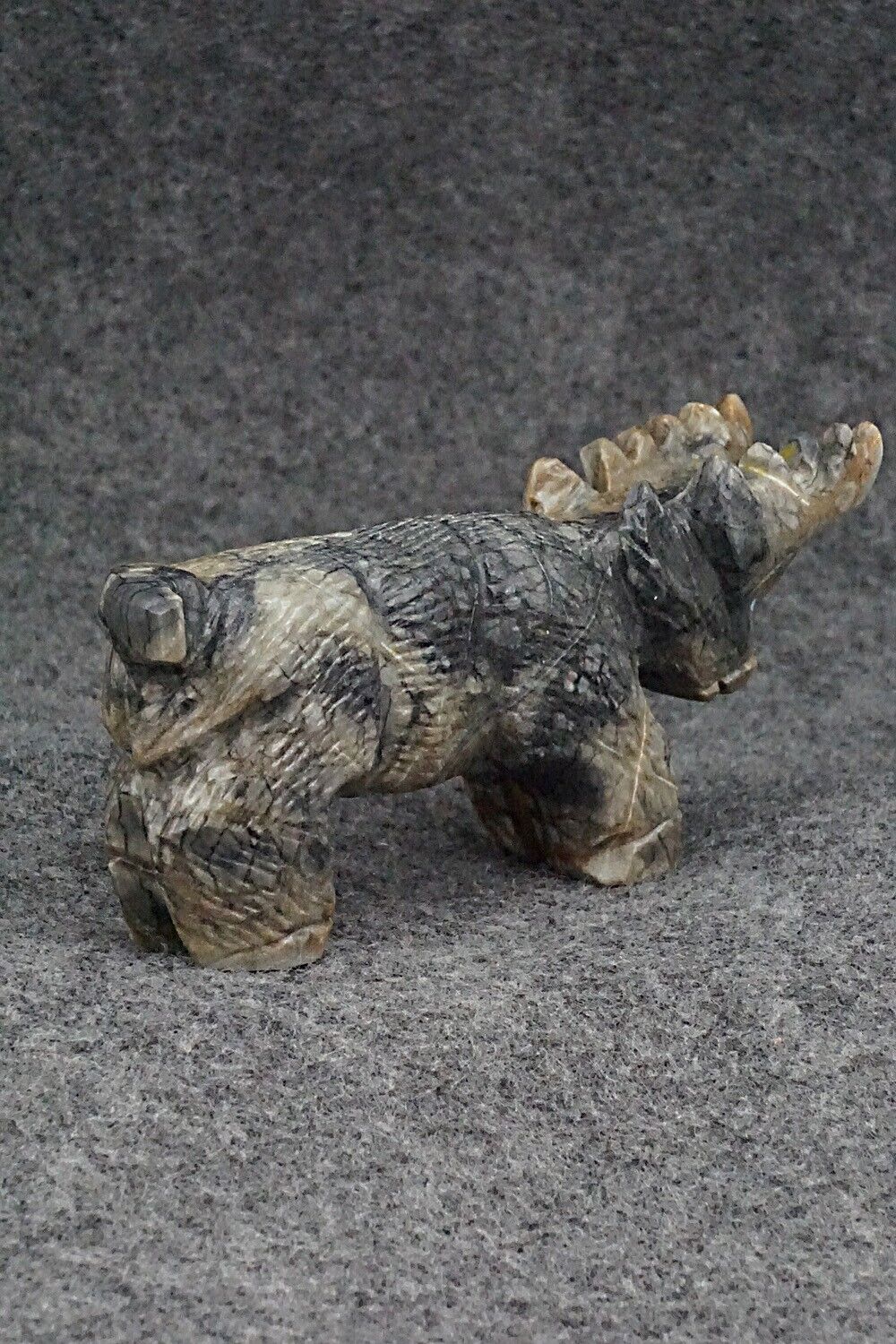 Deer Zuni Fetish Carving - Tony Mackel
