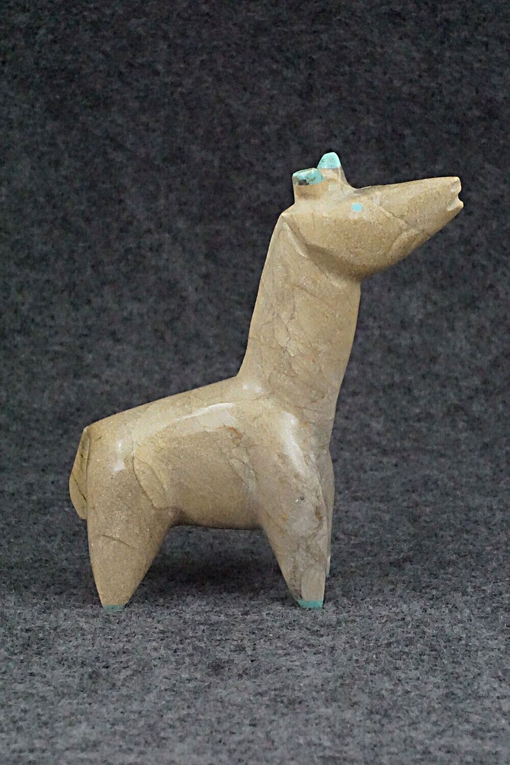 Giraffe Zuni Fetish Carving - Enrike Leekya