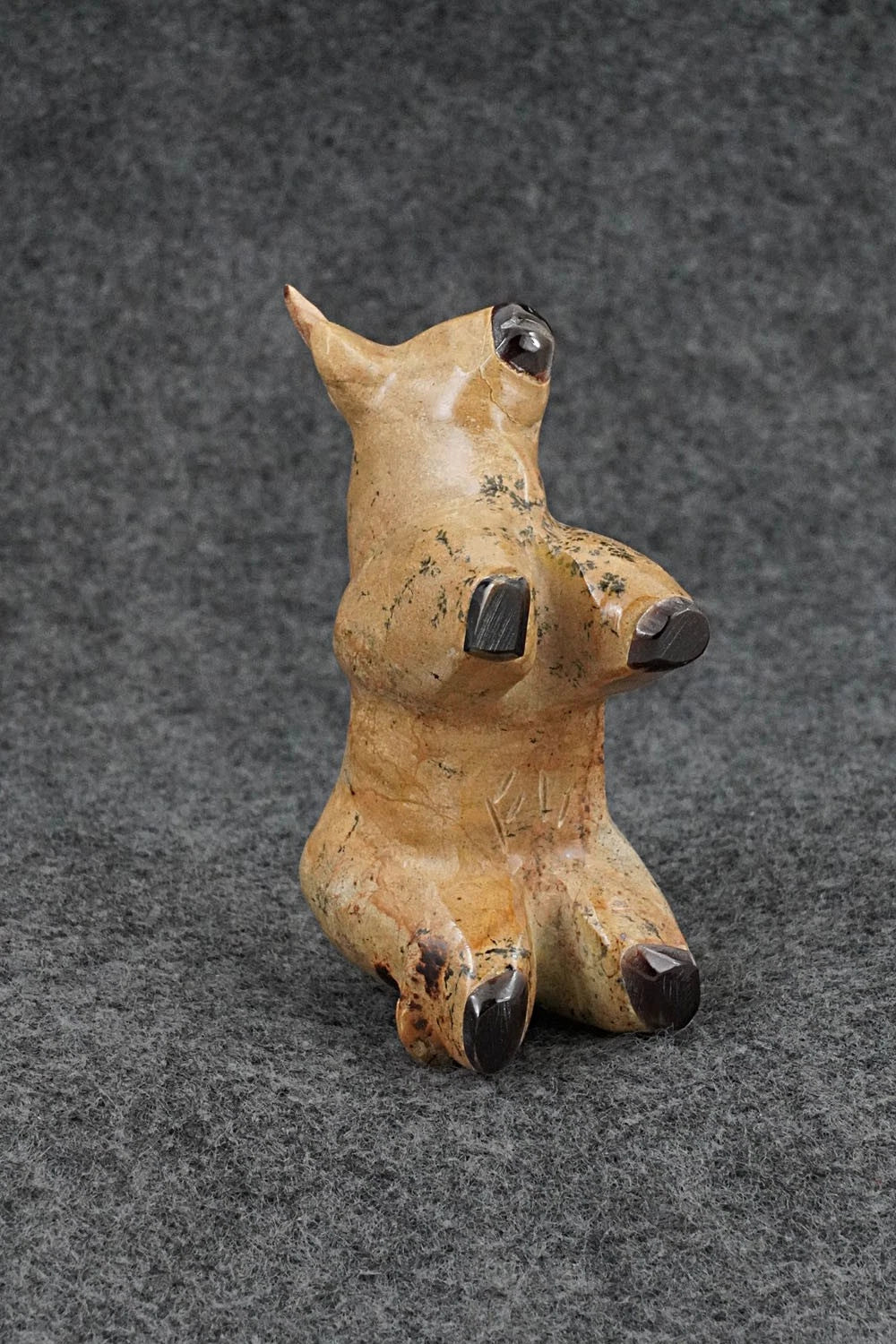 Bull Zuni Fetish Carving - Freddie Leekya