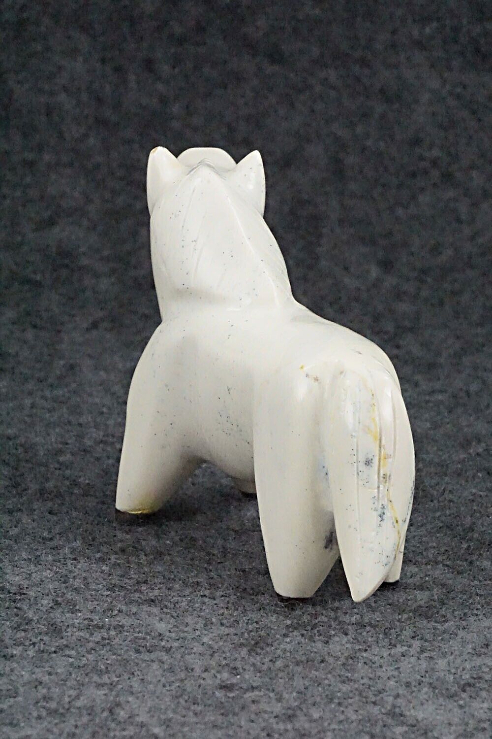 Horse Zuni Fetish Carving - Enrike Leekya