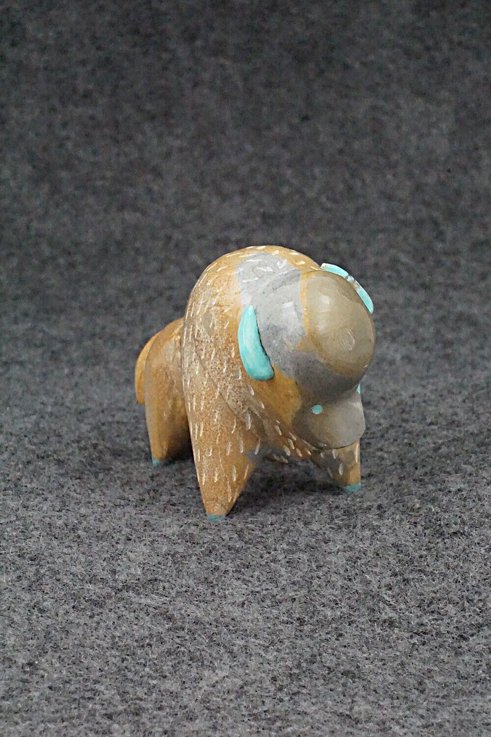 Buffalo Zuni Fetish Carving - Enrike Leekya