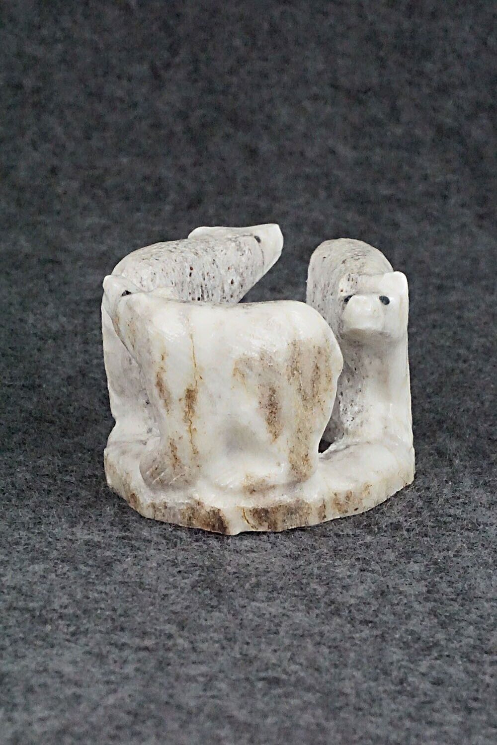 Bears Zuni Fetish Carving - Maxx Laate