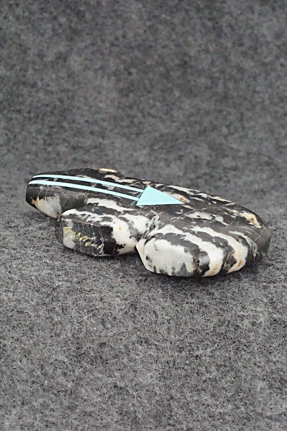 Bear Zuni Fetish Carving - Bernard Laiwakete
