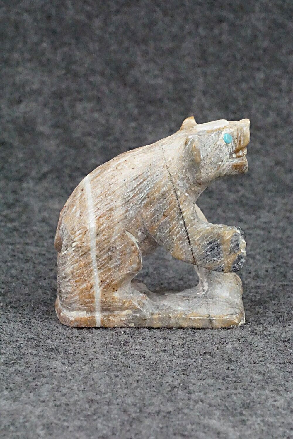 Bear Zuni Fetish Carving - Derrick Kaamasee