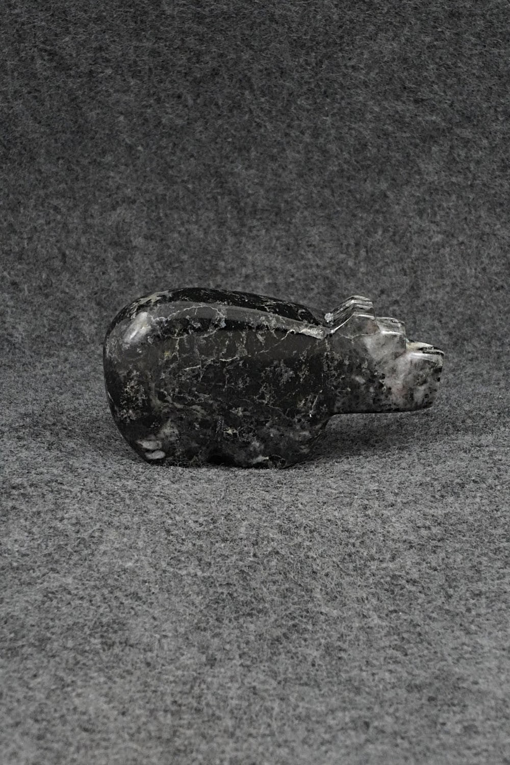 Bear Zuni Fetish Carving - Bernard Laiwakete