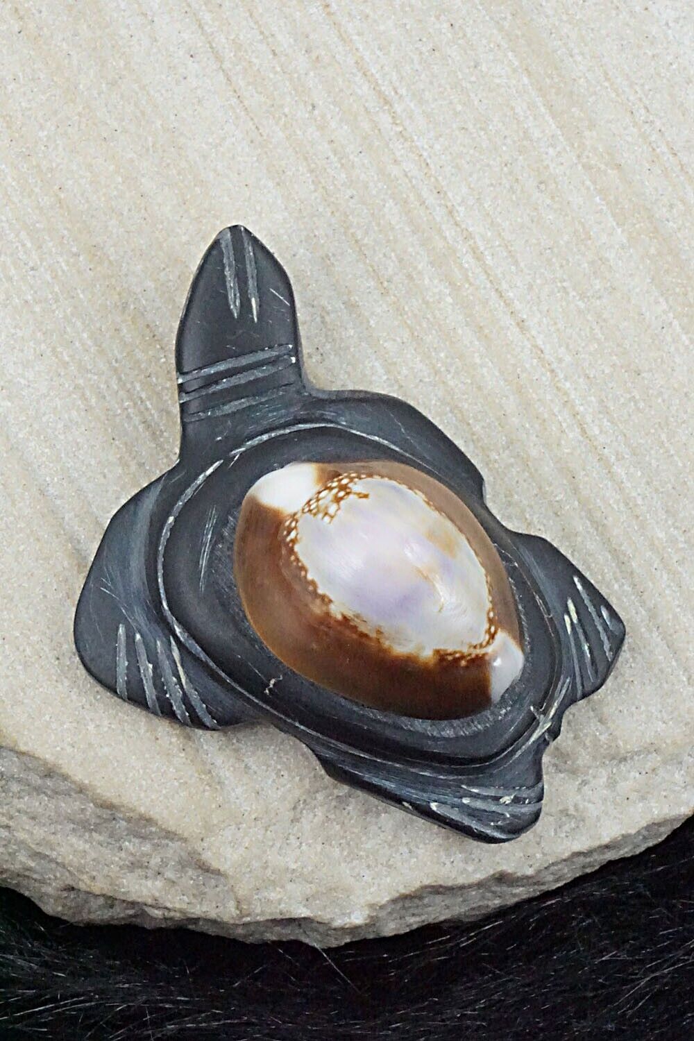 Turtle Zuni Fetish Carving - Louise Ponchuella