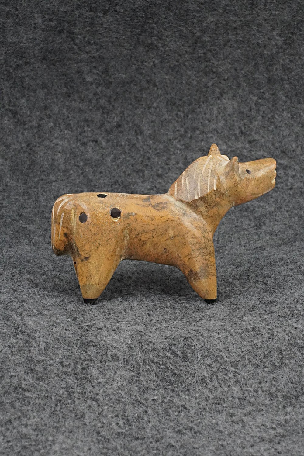 Horse Zuni Fetish Carving - Enrike Leekya