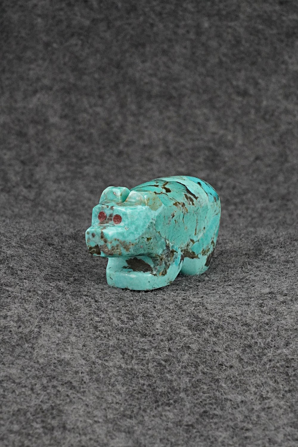 Bear Zuni Fetish Carving - Bernard Laiwakete