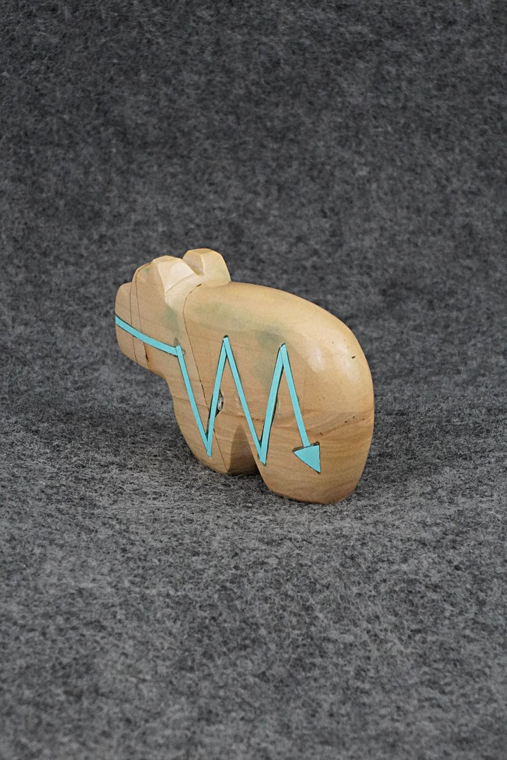 Bear Zuni Fetish Carving - Bernard Laiwakete