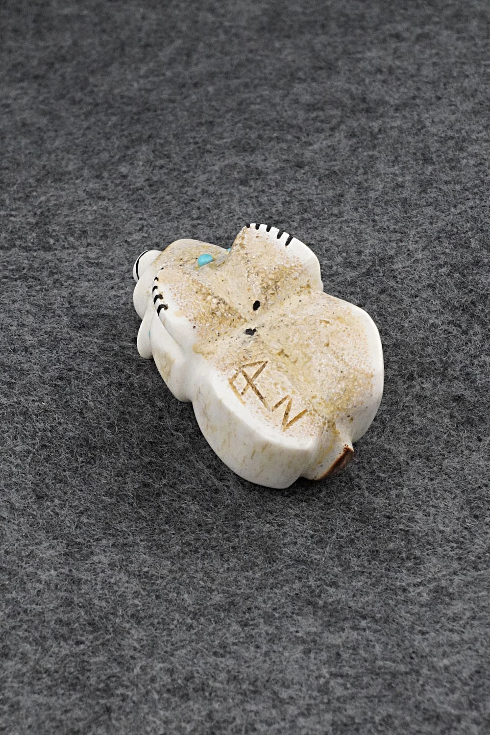 Bear Zuni Fetish Carving - Claudia Peina