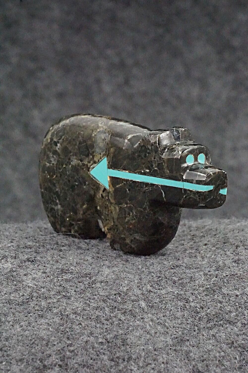 Bear Zuni Fetish Carving - Bernard Laiwakete