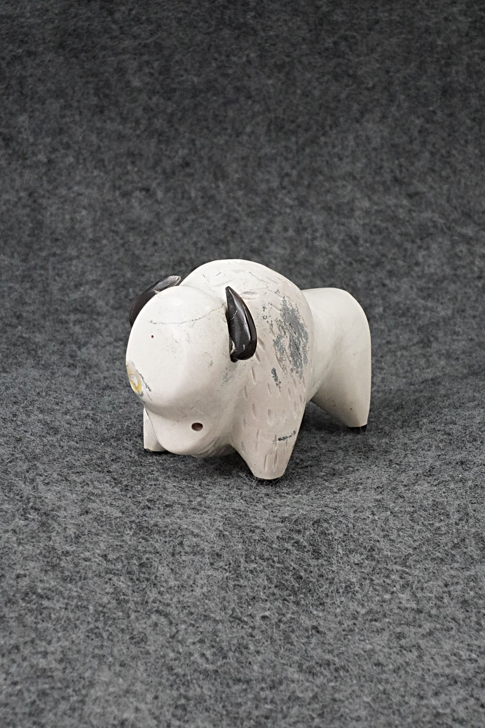 Buffalo Zuni Fetish Carving - Enrike Leekya