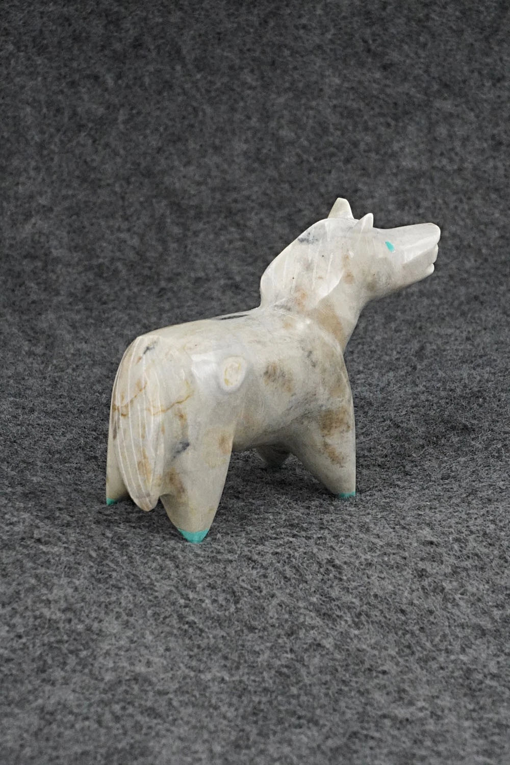 Horse Zuni Fetish Carving - Enrike Leekya