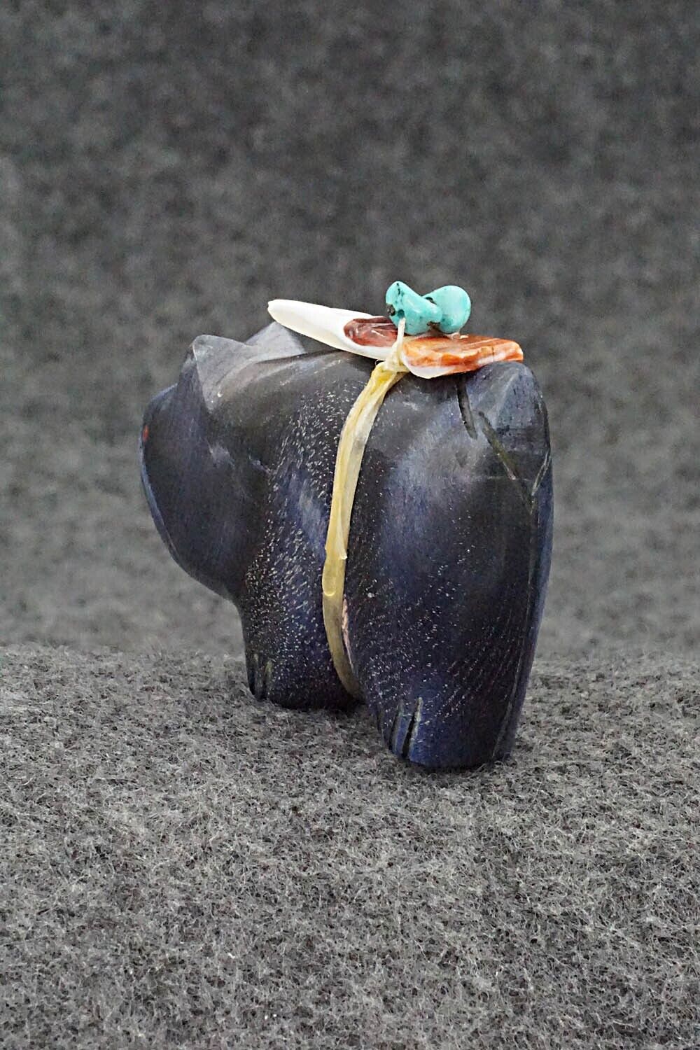 Bear Zuni Fetish Carving - Daphne Quam