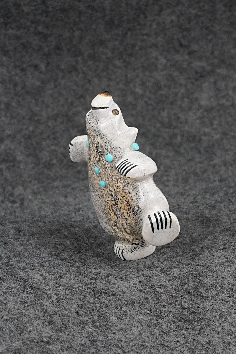 Bear Zuni Fetish Carving - Claudia Peina