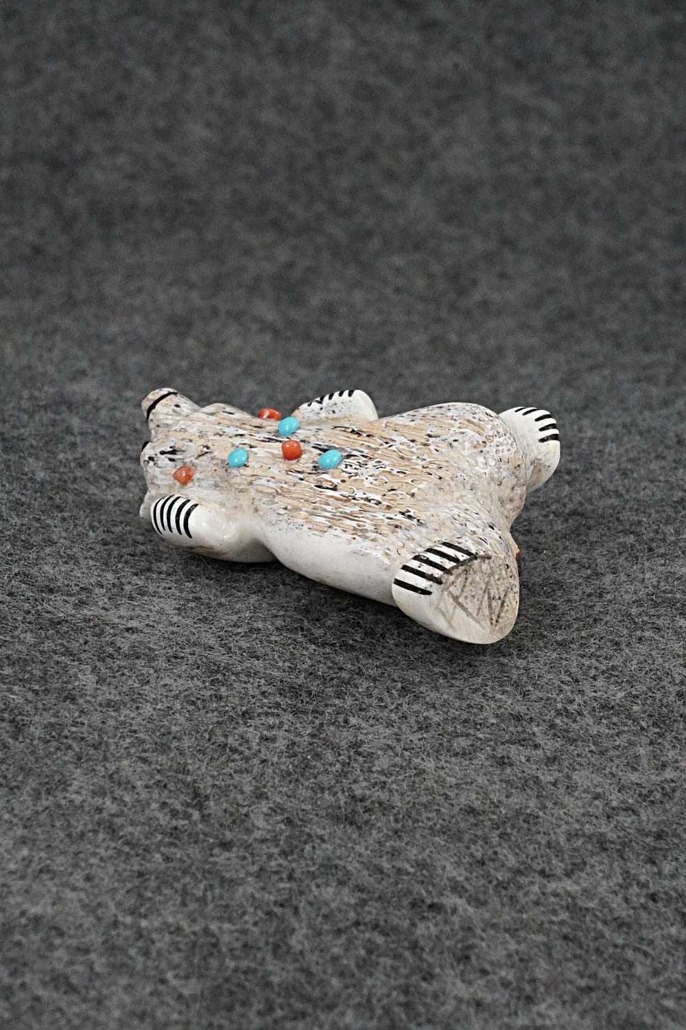 Bear Zuni Fetish Carving - Claudia Peina