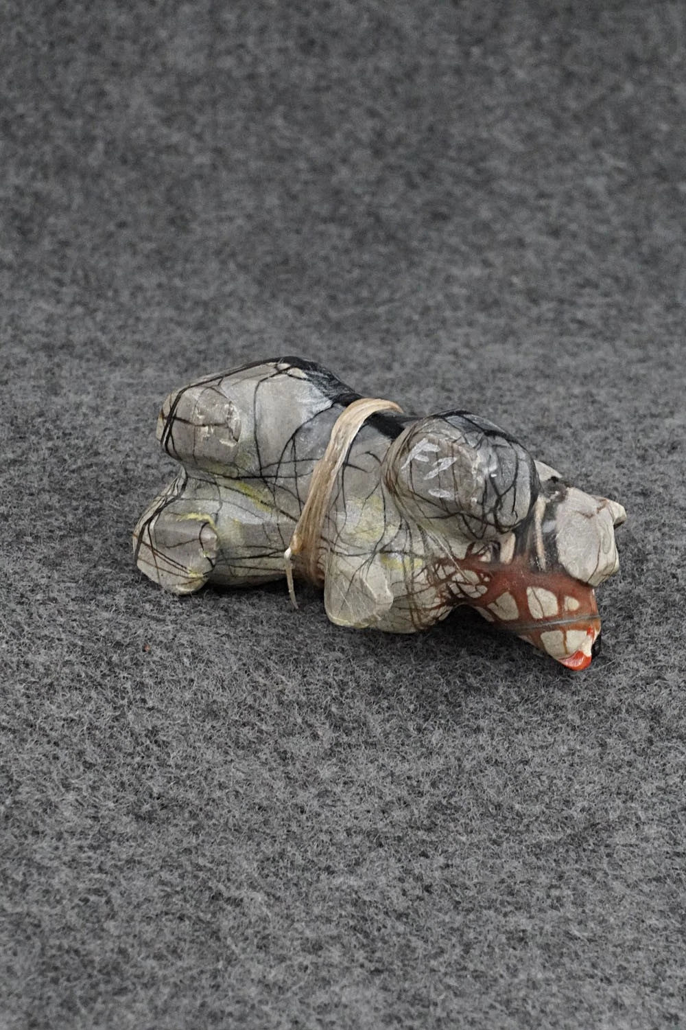 Bear Zuni Fetish Carving - Freddie Leekya