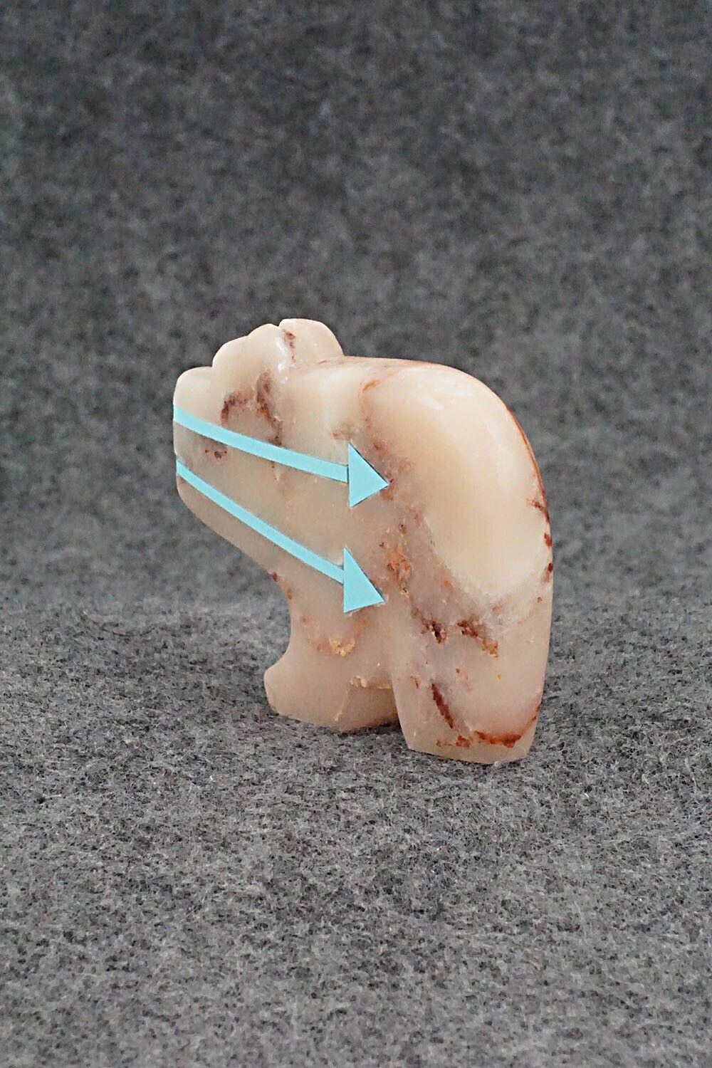 Bear Zuni Fetish Carving - Bernard Laiwakete