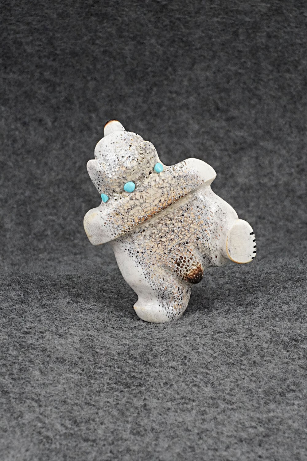 Bear Zuni Fetish Carving - Claudia Peina