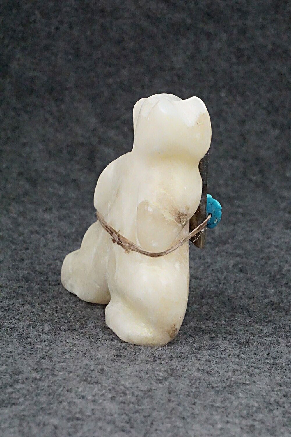 Bear Zuni Fetish Carving - Ariane Quam