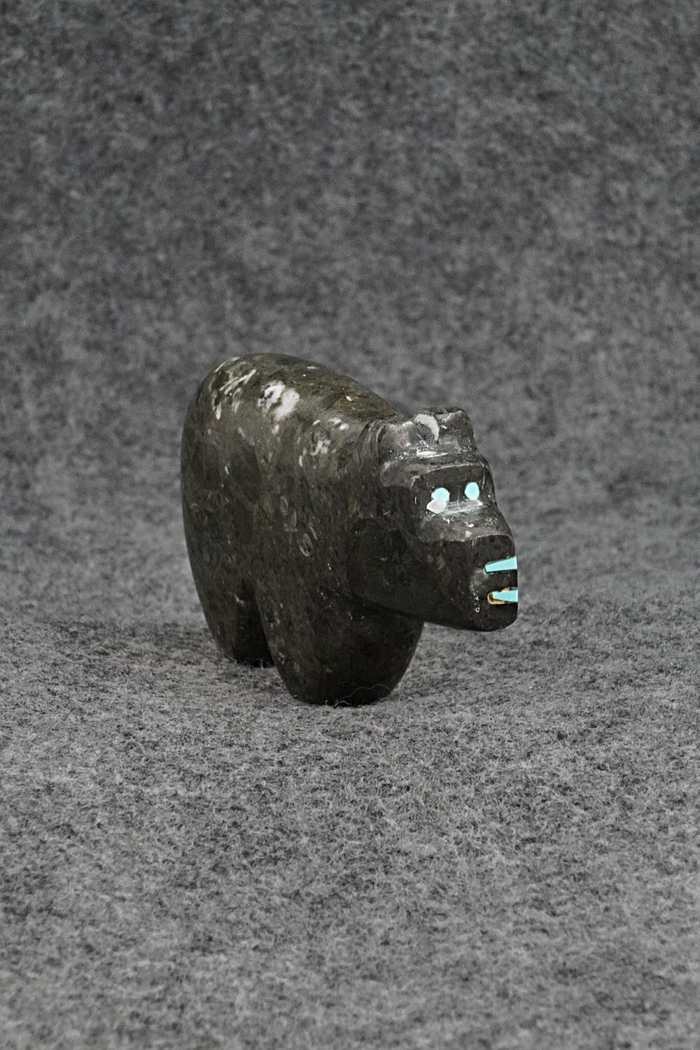 Bear Zuni Fetish Carving - Bernard Laiwakete